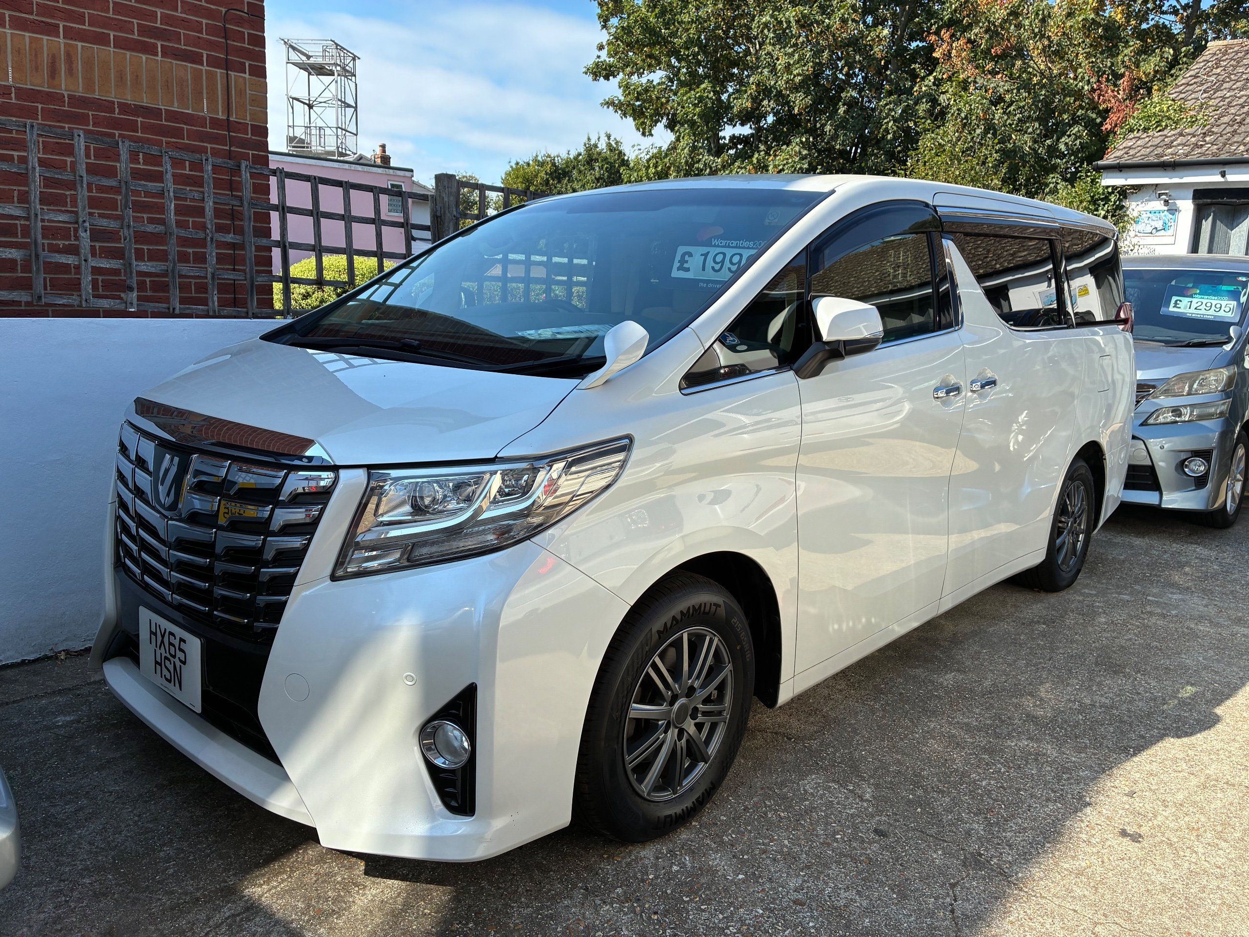 Toyota Alphard dealer public-web source image