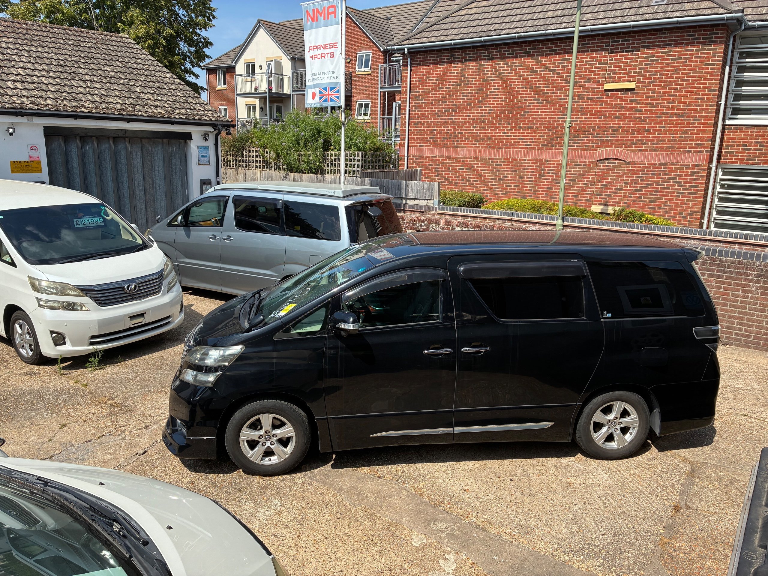 Toyota Vellfire listing photo
